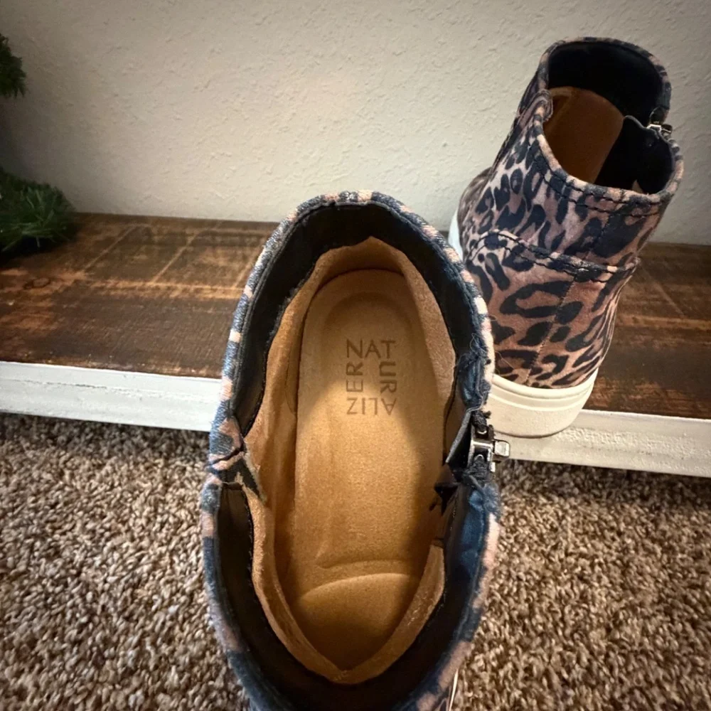 Naturalizer Cheetah Sneakers, Sz 7.5, Like New